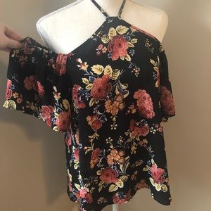 🌻 3 for $20 🌻Sienna Sky cold shoulder top